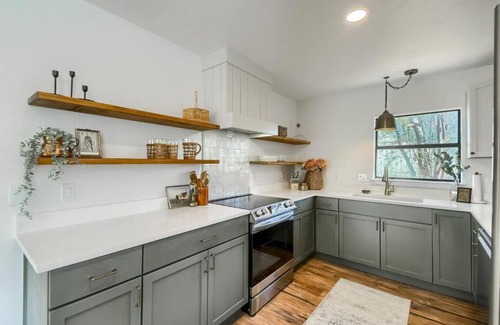 Johnson City House | Relaxing Wine Country Retreat with Fire Pit & Ocean Views