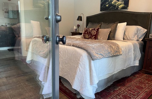 Sonoma House | Unforgettable Wine Country Getaway with Breakfast Included