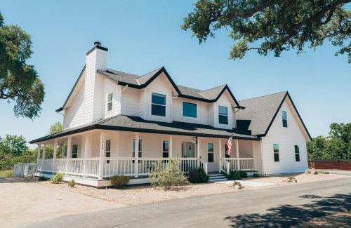 Paso Robles House | Experience Wine Country with Heated Pool and Hot Tub