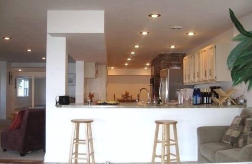 Auburn House | Modern Lake House in Wine Country - 6 Bedrooms, Sleeps 20