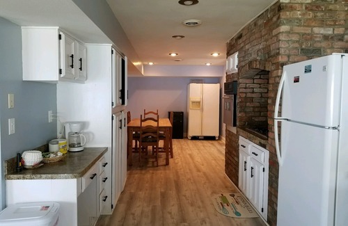 Auburn House | Modern Lake House in Wine Country - 6 Bedrooms, Sleeps 20