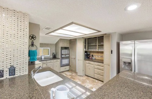 Spicewood House | Relax at Wine Country Retreat with Beautiful Lake Views
