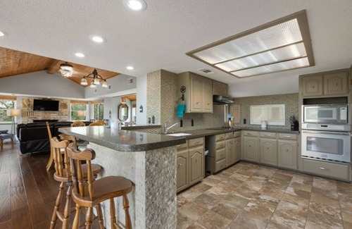 Spicewood House | Relax at Wine Country Retreat with Beautiful Lake Views