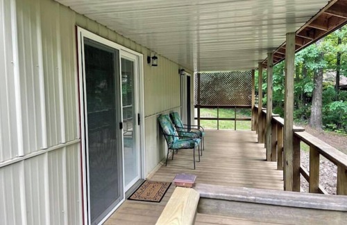 Cobden House | Wine Country Suite B - Hike, Bike, Canoe & Winenn