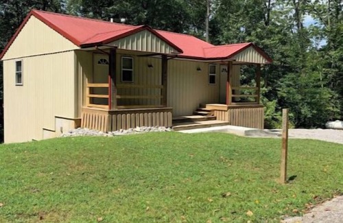 Cobden House | Wine Country Suite B - Hike, Bike, Canoe & Winenn