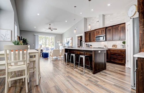 Prosser House | Wine Country Townhome: Guest Rated 10/10 with Spa & Breakfast