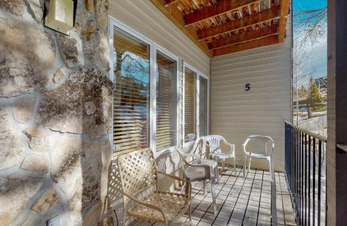Silvercreek Hotel | Relax and Unwind at Wine Down in Granby with Pool Access