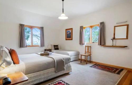 Kettering Apartment | Wine Loft - Cosy Country Retreat with Ocean Views