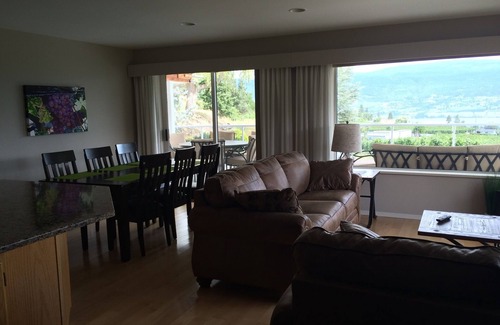 Okanagan-Similkameen House | Gorgeous Wine Lover's Retreat with Lake and Vineyard Views