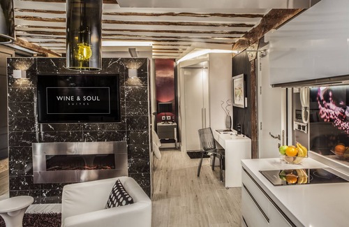 Haro Apartment | Indulge in Wine & Soul Suites with Lake View Amenities