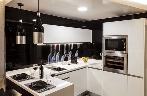 Haro Apartment | Wine & Soul Suites: Relaxing Retreat with Spa and Hot Tub