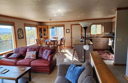 Kachemak House | Scenic Bay View Getaway at Bear Creek Winery