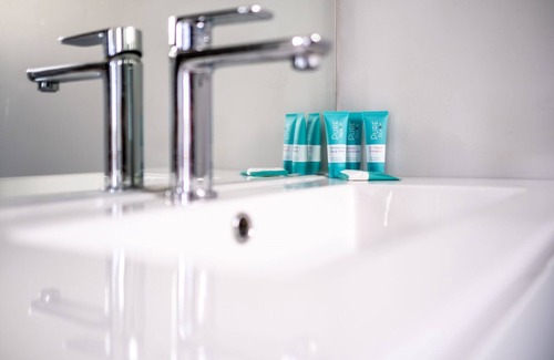 Freycinet Apartment | Cozy Wineglass Hotel: Family-Friendly with Kitchen Access