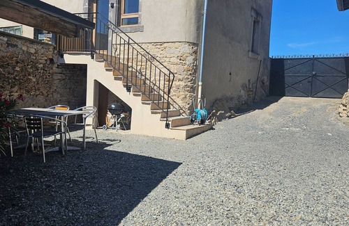 Prompsat House | Winegrower's house, private courtyard, 4 people/2 beds