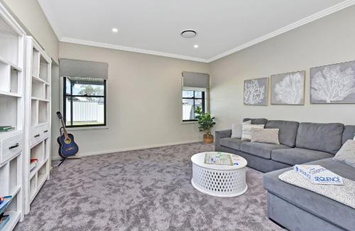 Cessnock House | Family-Friendly Retreat at Stonebridge Homestead