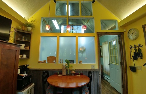 Hallsville Cabin | Cozy Winery Cabin for Two Near Hocking Hills - Guest Rated 9.8
