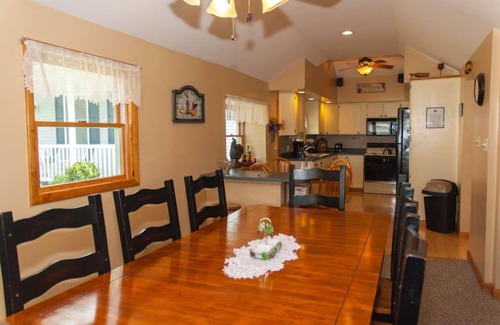 Dresden Cottage | Pet-Friendly Winey Duck Cottage with Hot Tub & Lake Views