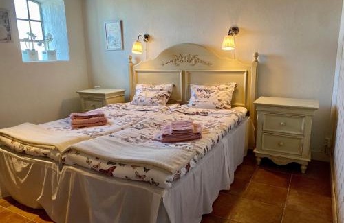 Loderup House | Cozy Wingårdhs B&B Österlen: Rated 9/10, Pet-Friendly Haven