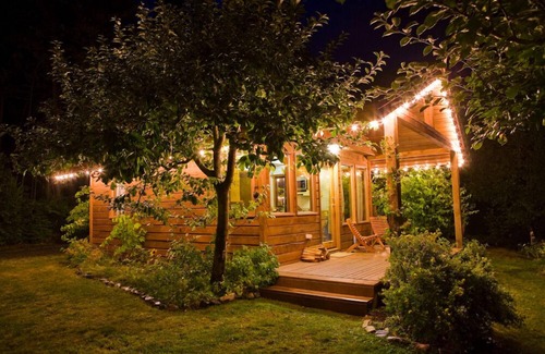 Kaslo Cottage | Top-Rated Wing Creek Resort with Ocean & Lake Views