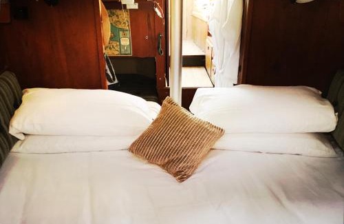 Minusio Boat Rental | Oceanfront Retreat: Frida Do-Minus Sail Boat Experience