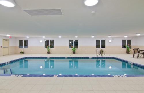 Fort Saskatchewan Hotel | Comfortable Stay at Holiday Inn Express Fort Saskatchewan