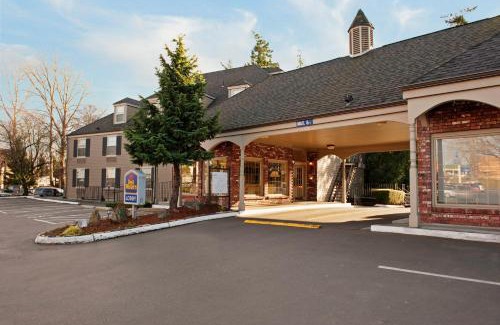 Meridian Hotel | Relax at Wingate by Wyndham Bellingham Heritage Inn