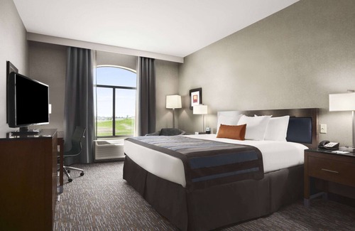 Bismarck Hotel | Discover Wingate by Wyndham Bismarck: Family-Friendly Retreat