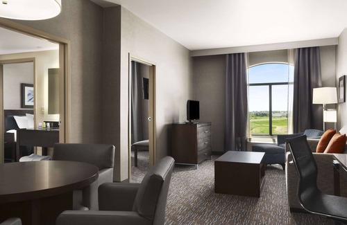 Bismarck Hotel | Discover Wingate by Wyndham Bismarck: Family-Friendly Retreat