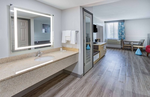 Fishkill Hotel | Comfortable Stay at Wingate by Wyndham Fishkill with Spa