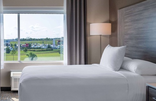 Ottawa Division Hotel | Relax at Wingate by Wyndham Kanata West Ottawa, Rated 9/10