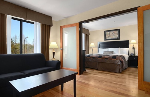 LaGrange Hotel | Discover Wingate by Wyndham Lagrange: Family-Friendly Retreat