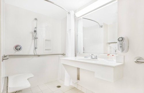 Lima Hotel | Comfortable Stay at Wingate by Wyndham Lima Downtown