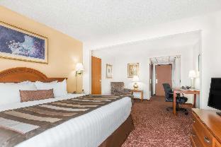 Lima Hotel | Pet-Friendly Wingate by Wyndham Lima - Rated 9/10!