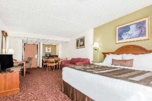Lima Hotel | Pet-Friendly Wingate by Wyndham Lima - Rated 9/10!