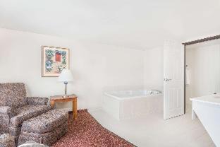 Lima Hotel | Pet-Friendly Wingate by Wyndham Lima - Rated 9/10!