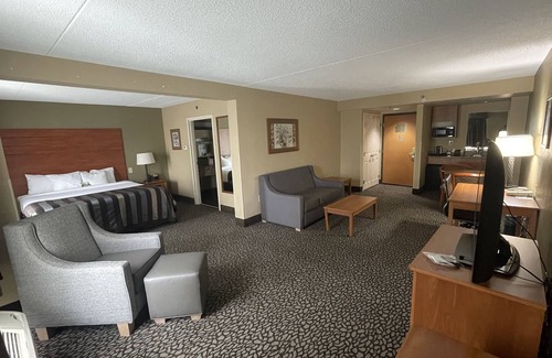 Little Rock Hotel | Discover Wingate by Wyndham Little Rock: Pool & Spa Awaits