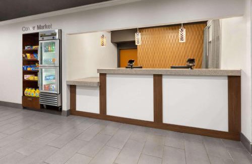 Marion Hotel | Comfortable Stay at Wingate by Wyndham Marion with Pool