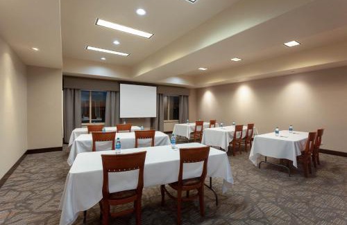 Moses Lake Hotel | Guest Rated 8.8: Wingate by Wyndham Moses Lake Retreat