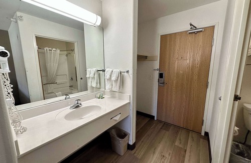 New Castle Hotel | Comfortable Stay at Wingate by Wyndham New Castle