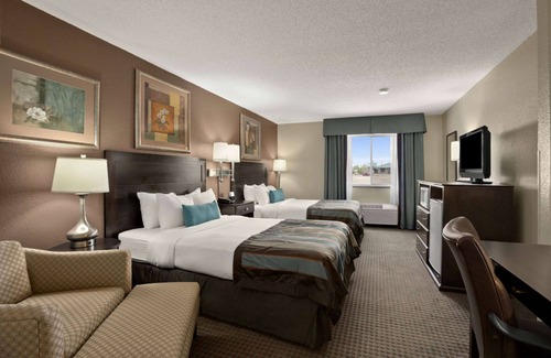 Pueblo Hotel | Top-Rated Wingate by Wyndham Pueblo: Pool, Spa & More!