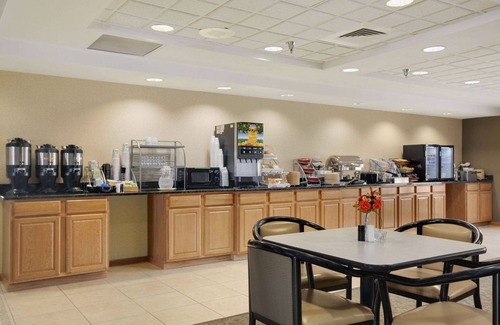 Pueblo Hotel | Top-Rated Wingate by Wyndham Pueblo: Pool, Spa & More!