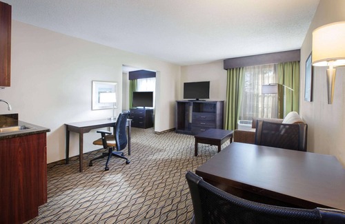 Roseville Hotel | Relaxing Stay at Wingate by Wyndham Roseville/Detroit