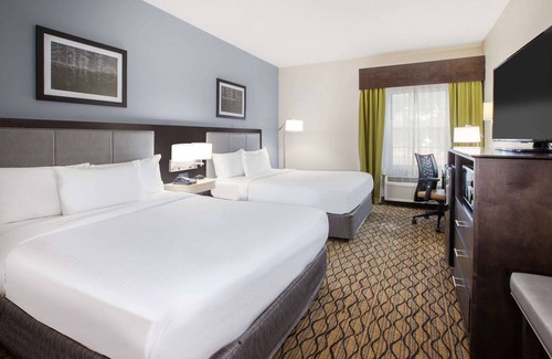 Roseville Hotel | Relaxing Stay at Wingate by Wyndham Roseville/Detroit