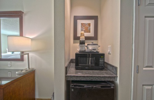 Round Rock Hotel | Relaxing Stay at Wingate by Wyndham - Round Rock