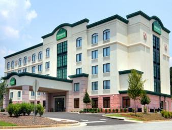 Tuscaloosa Hotel | Pet-Friendly Comfort at Wingate by Wyndham Tuscaloosa