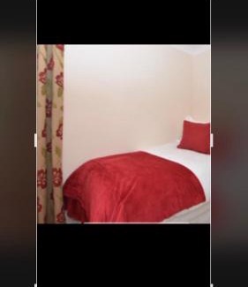 East Dereham House | Wingate Cottage: Pet-Friendly Retreat with Top Guest Ratings