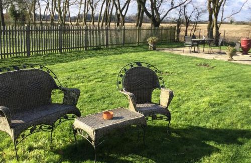 East Dereham House | Wingate Cottage: Pet-Friendly Retreat with Top Guest Ratings