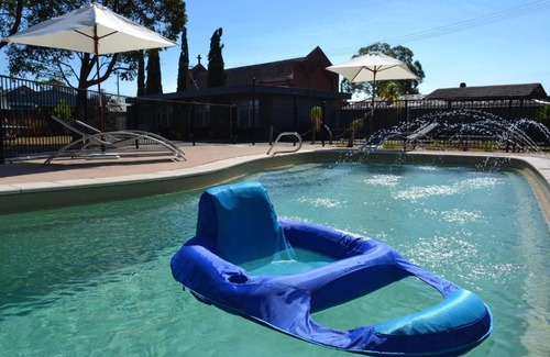 Wingham Hotel | Comfortable Wingham Motel with Ocean View & Pool Access