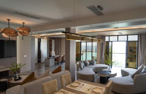 Kamadhoo House | Wings by Hawks