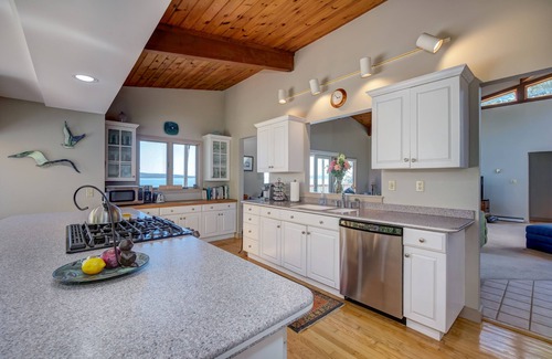 Trenton Cottage | Oceanfront Bliss at Wings Cottage - Perfect for Families!
